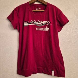 Women's Fitted Canada T-shirt: Size XL: Flattering,  Feminine Fit
